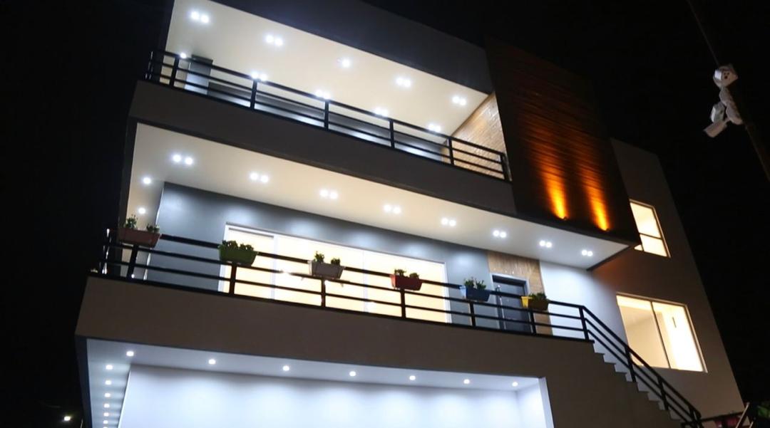 ویلای ٣٠٠ متر زمين داخل بافت مسكوني