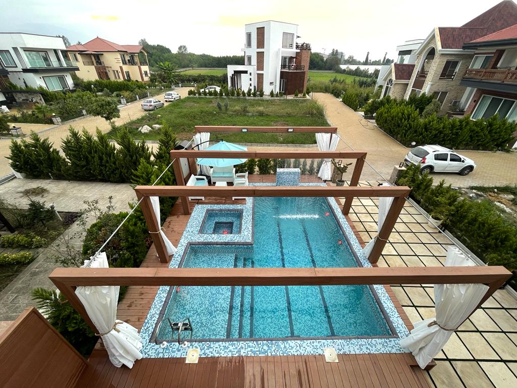 ویلای ۳۰۰ متری استخردار