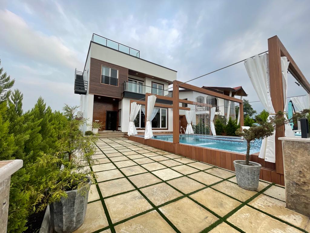 ویلای ۳۰۰ متری استخردار