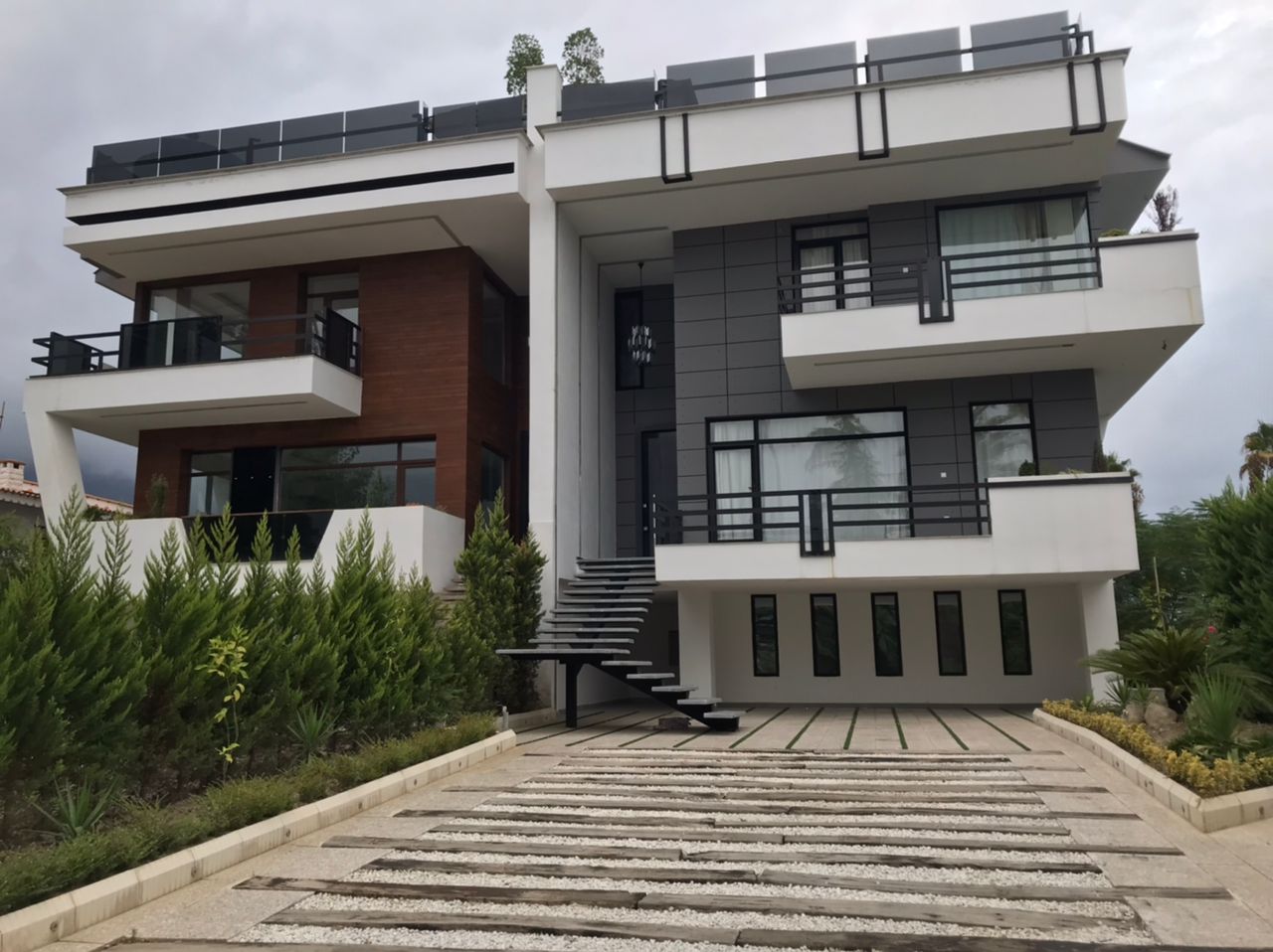 ویلای 480 متری مدرن و دوبلکس ساحلی چلک