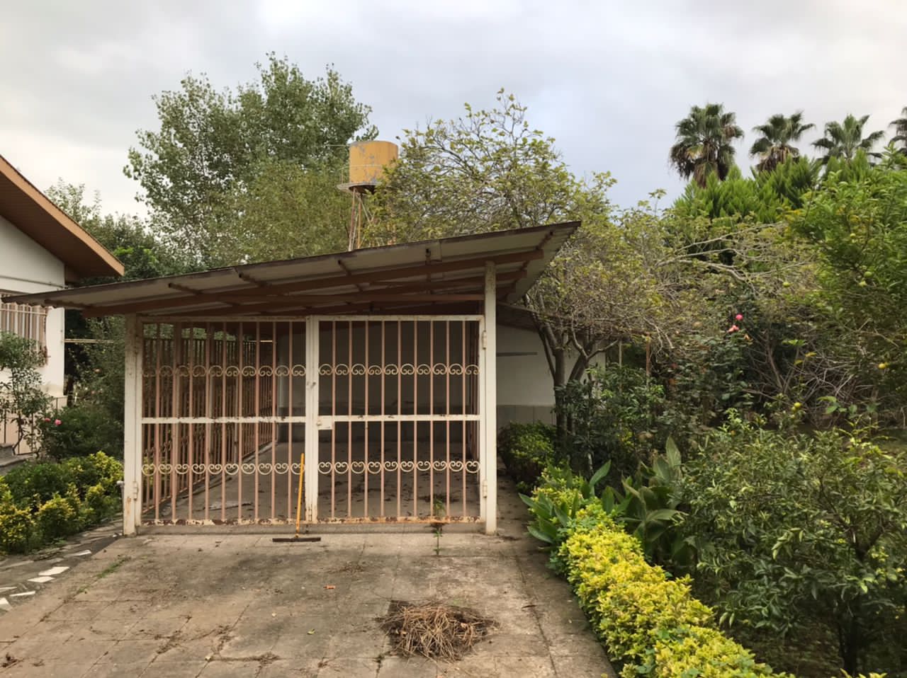 ویلای 1200 متری با لوکیشن برند