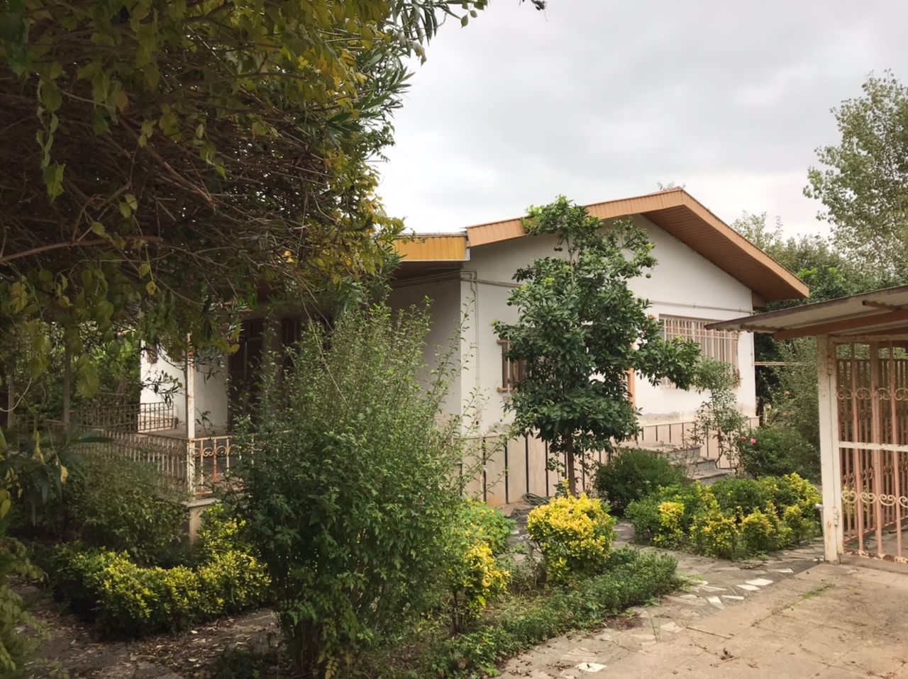 ویلای 1200 متری با لوکیشن برند