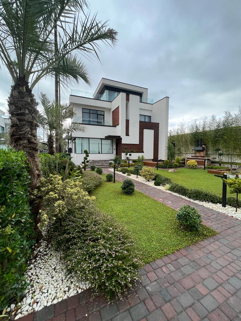 ویلای 1300 متری لاکچری ساحلی