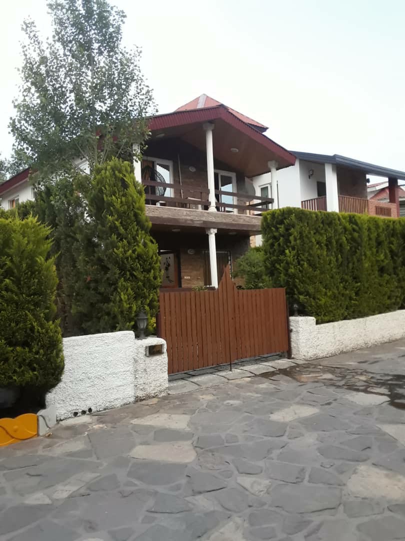 فروش و تهاتر ویلا 243 متری شهرکی سیسنگان