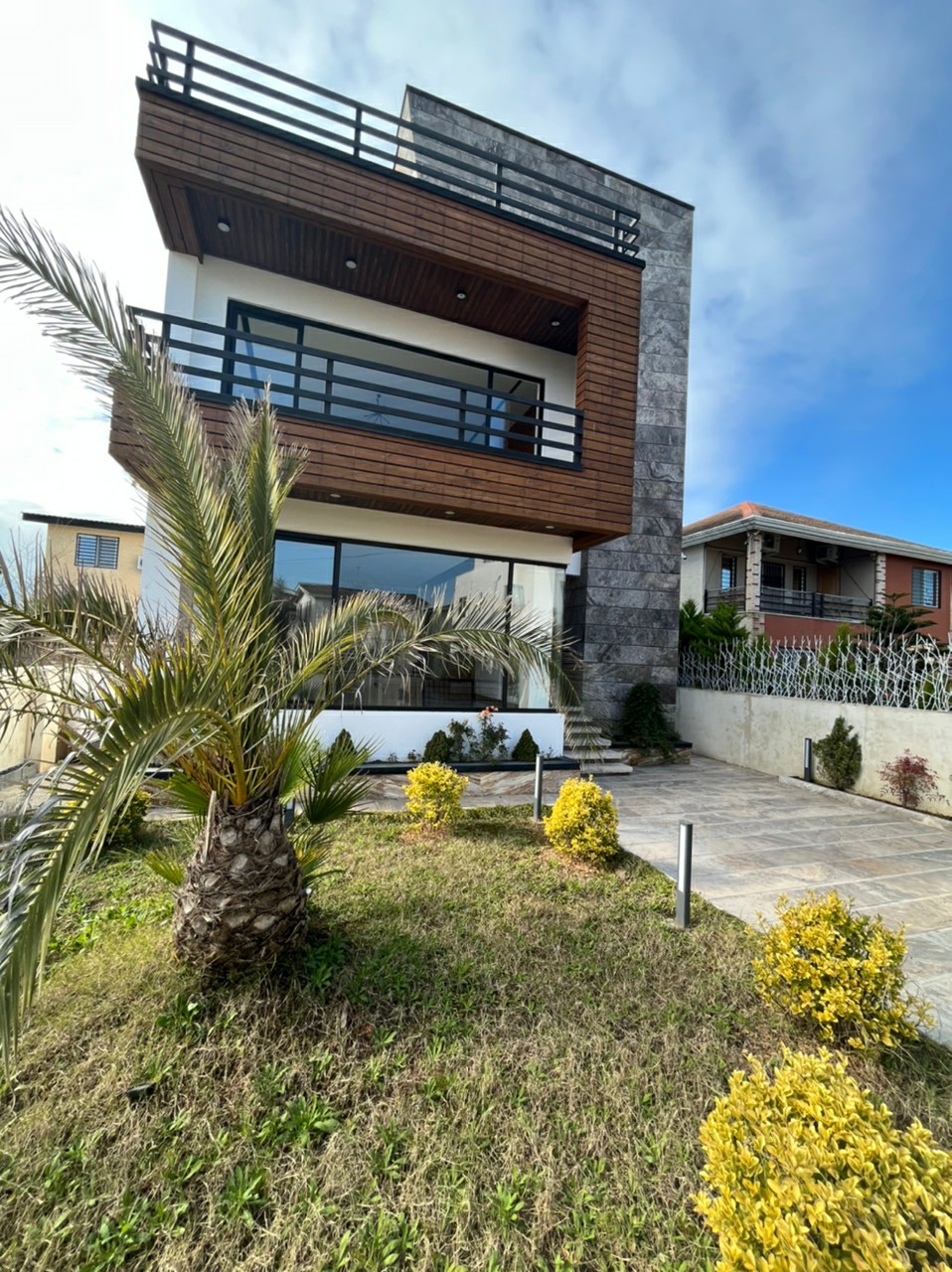 ویلا 320 متری دوبلکس ونوش 