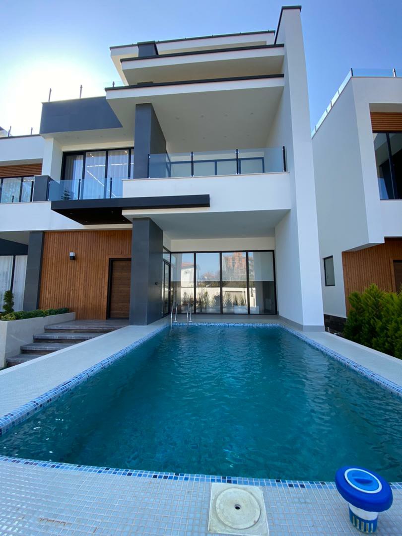 ویلا 400 متری تریبلکس رویان