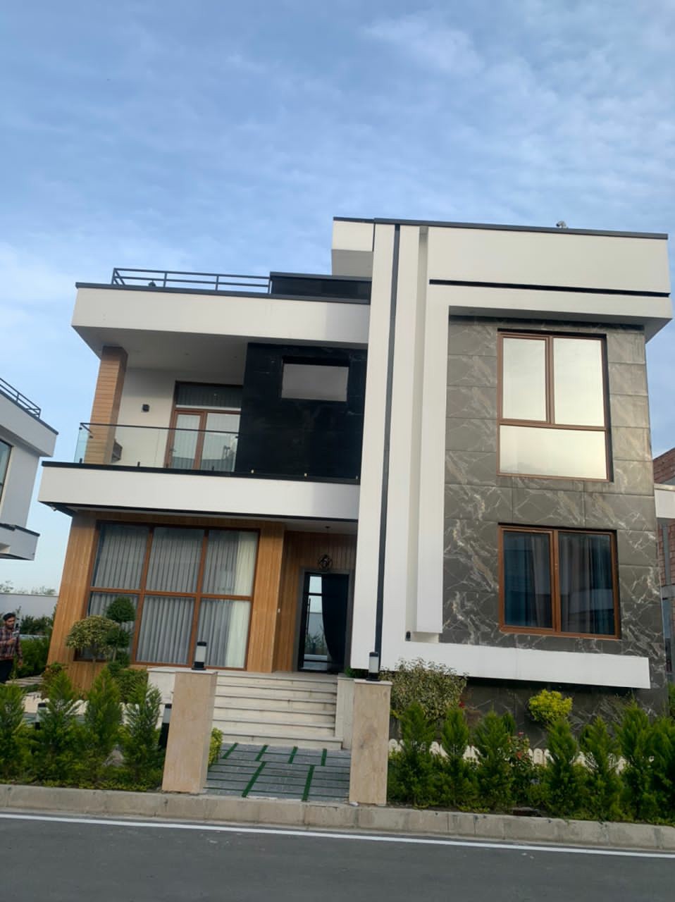 ویلا 500 متری شهرکی چلک 