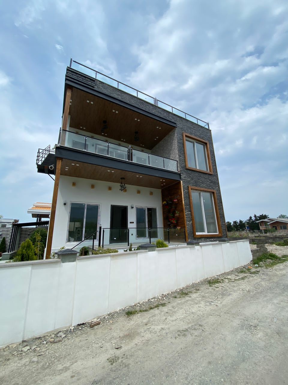 ویلا 360 متری مدرن نوساخت ملکار 