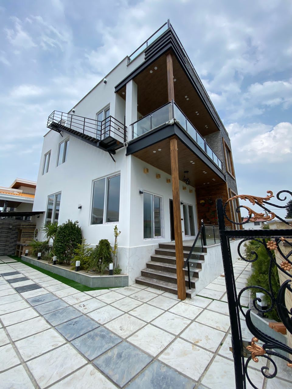 ویلا 360 متری مدرن نوساخت ملکار 