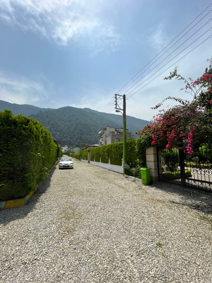 ویلا 330 متری داخل شهرک چلک 