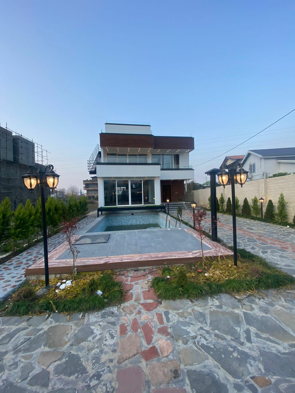 ویلا 528 متری داخل شهرک 