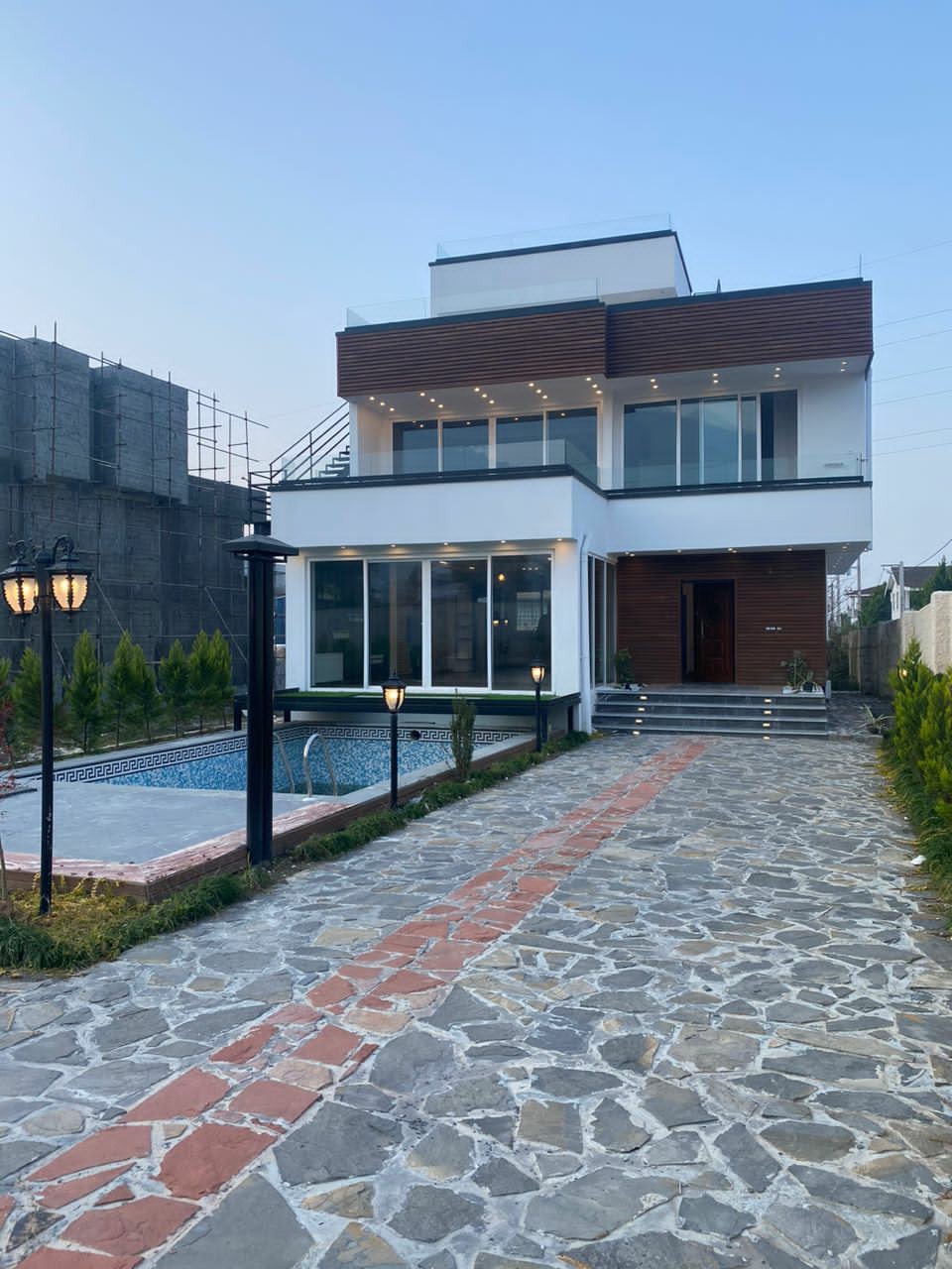 ویلا 528 متری داخل شهرک 