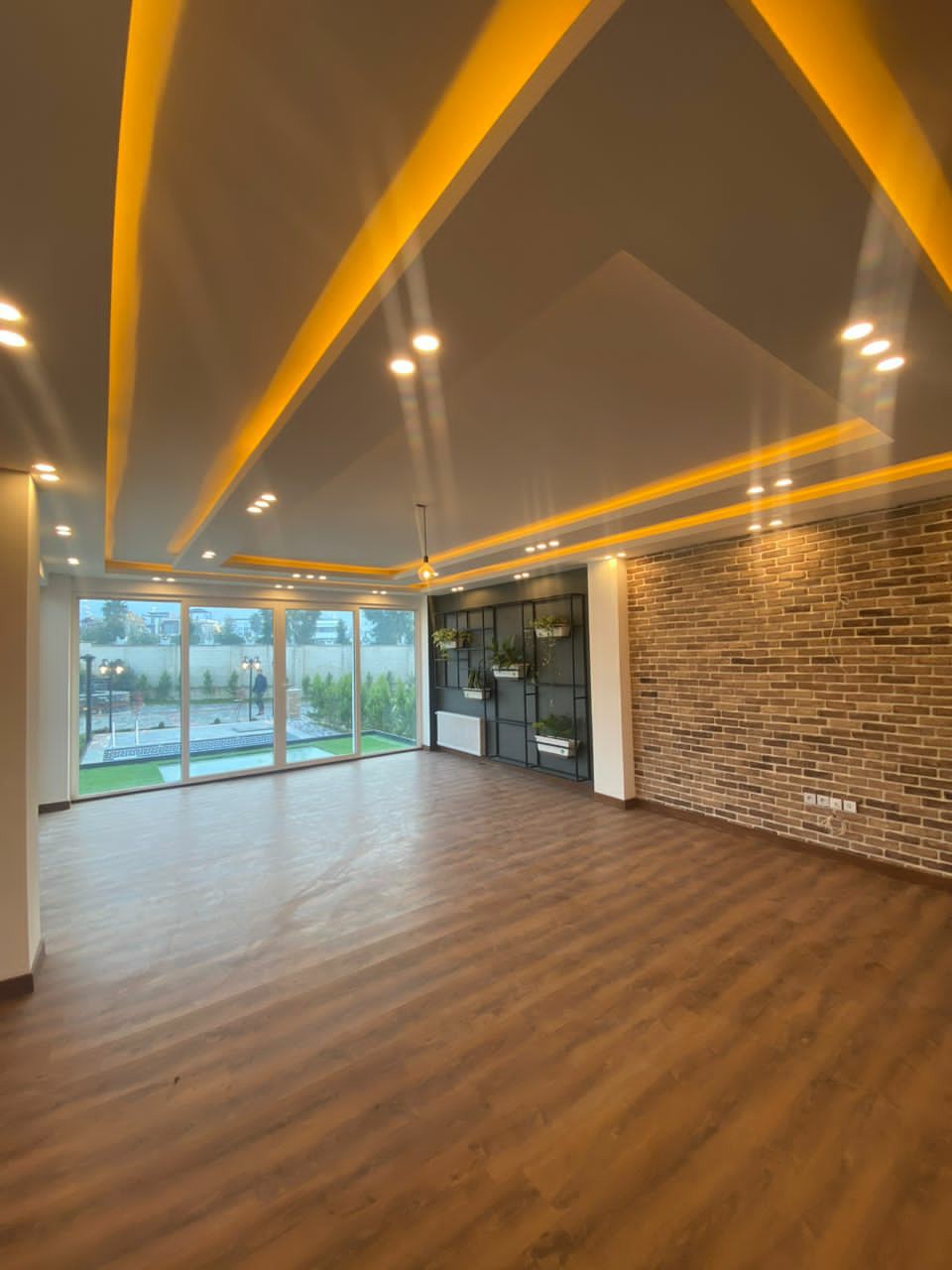 ویلا 528 متری داخل شهرک 