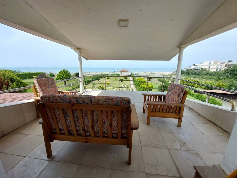 ویلا 1350 متری ساحلی  شهرکی