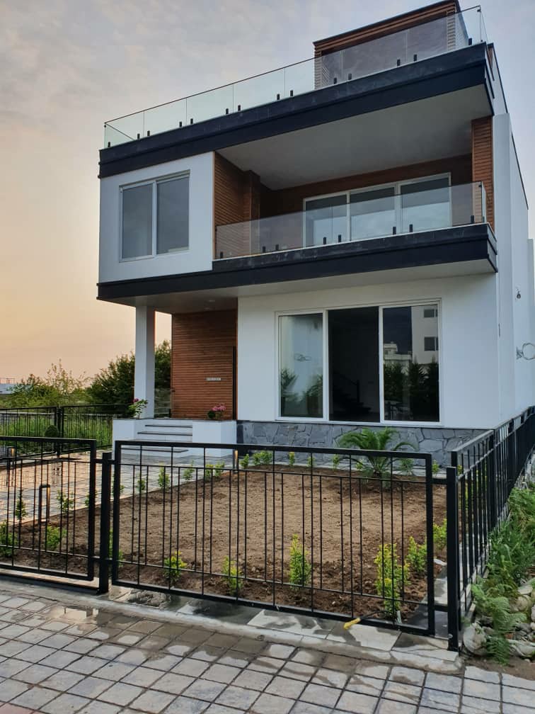 ویلا 305 متری نخ شمال 