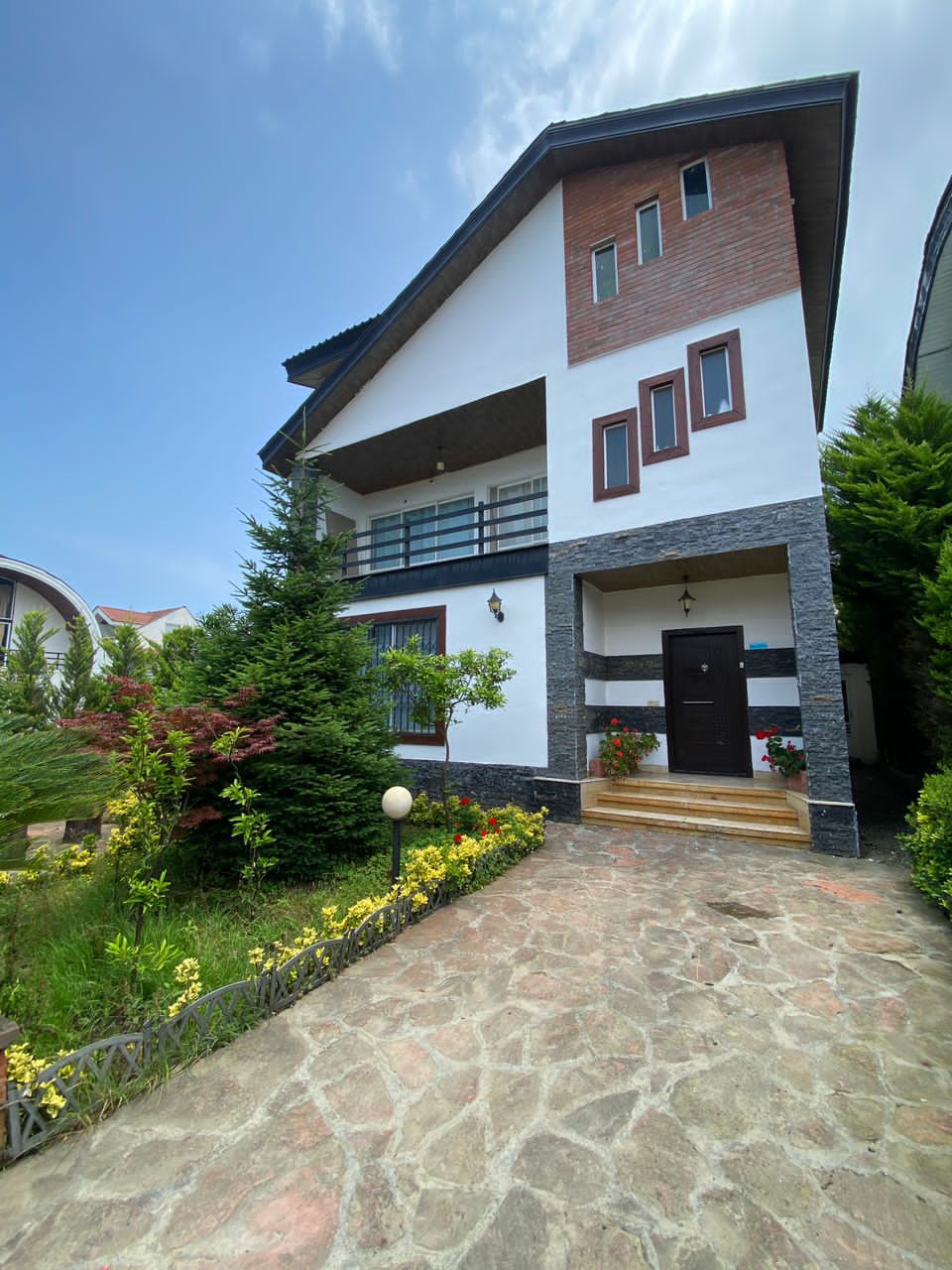 ویلا 270 متری شهرک تریبلکس سیسنگان