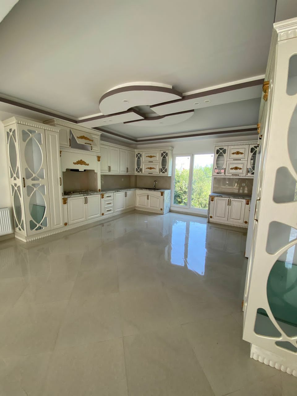 ویلا 600 متری مدرن نوساخت روبه کوه 