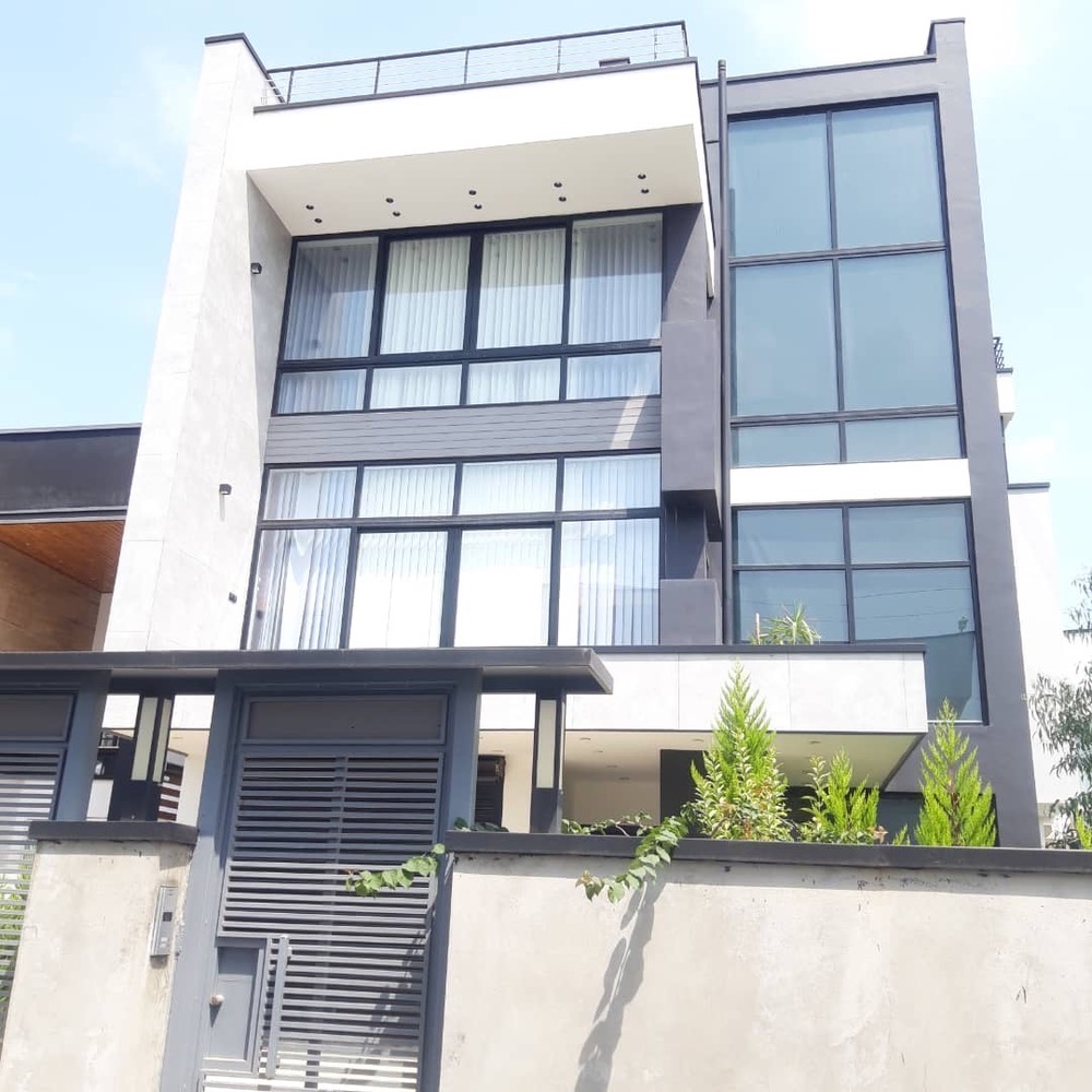 ویلای 470 متری مستقل با روف زیبا