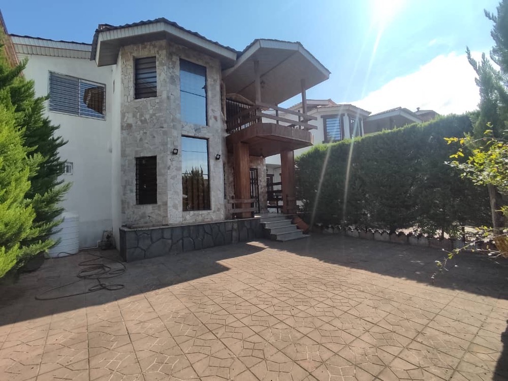 ویلای 220 متری شهرکی برجاده اصلی نوشهر