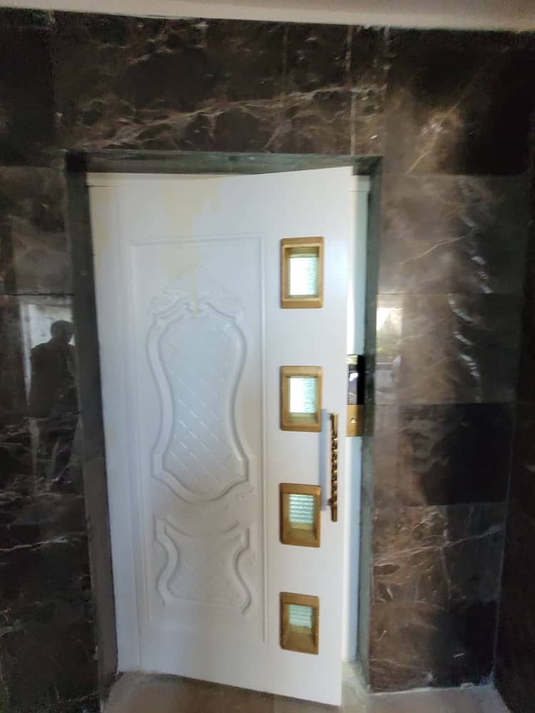 آپارتمان نوساز و شیک نزدیک به دریا