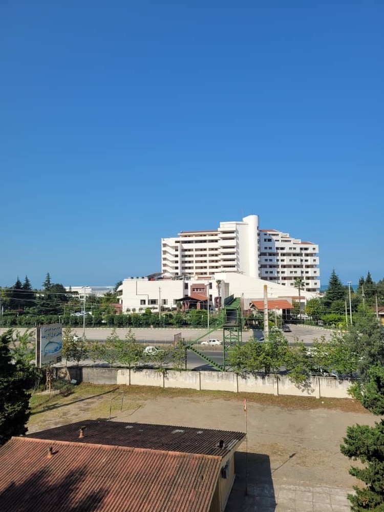 آپارتمان نوساز و شیک نزدیک به دریا