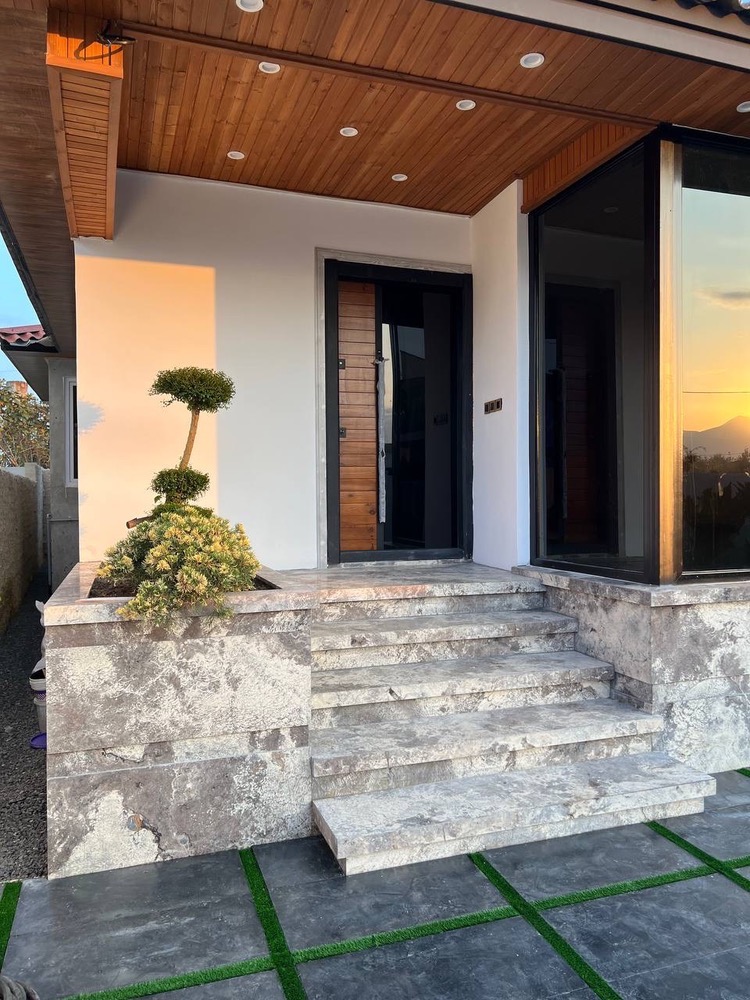 ویلای 220 متری نوساز و شیک رویان