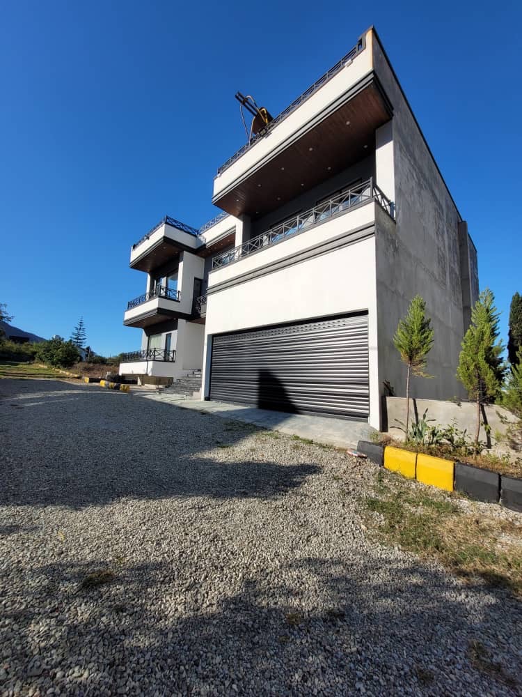 ویلای 800 متری دوبلکس نوساز داخل شهرک