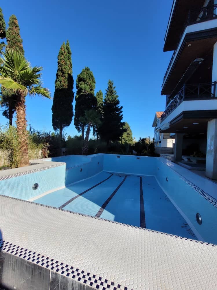 ویلای 800 متری دوبلکس نوساز داخل شهرک