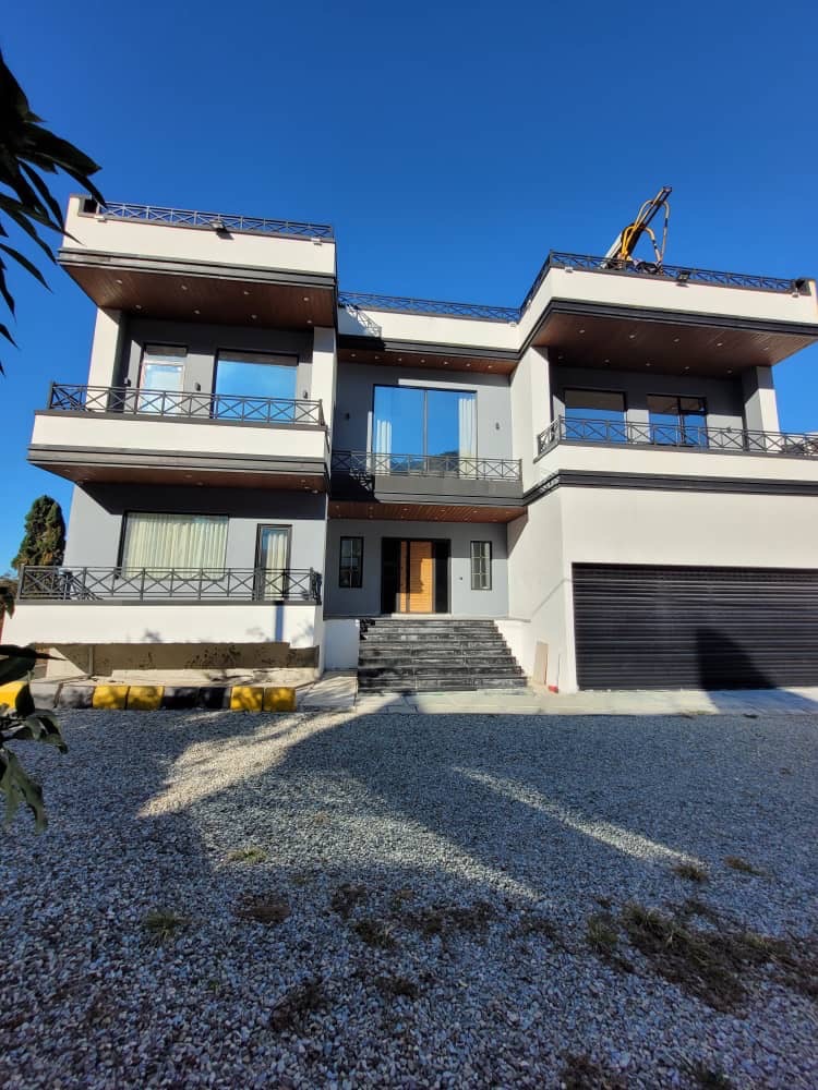 ویلای 800 متری دوبلکس نوساز داخل شهرک