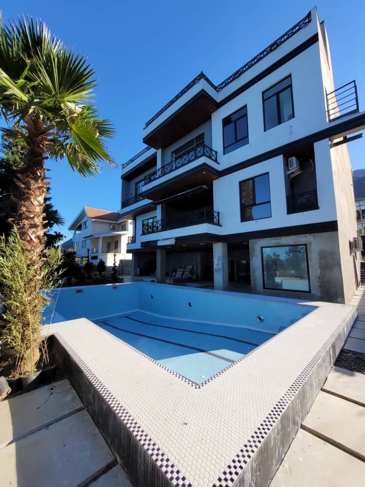 ویلای 800 متری دوبلکس نوساز داخل شهرک