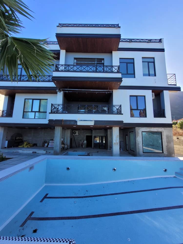 ویلای 800 متری دوبلکس نوساز داخل شهرک