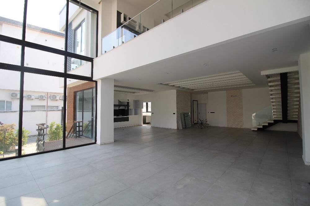 ویلای 650 متری ساحلی مدرن