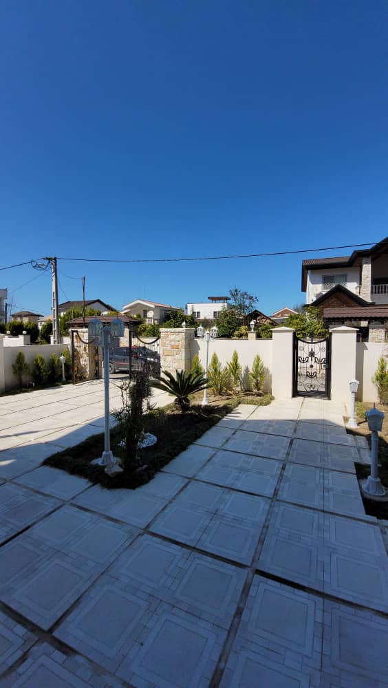 ویلای 310 متری دوبلکس نما کلاسیک داخل شهرک برند منطقه نوشهر