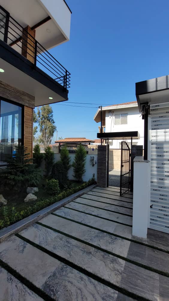 ویلا ی 220 متری دوبلکس نوساز شیک منطقه رویان