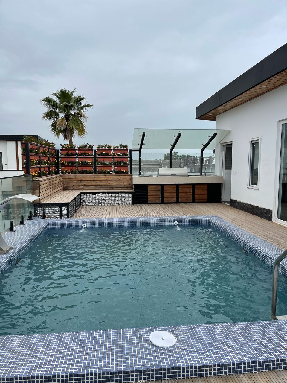 ویلا ساحلی مدرن شهرک برند